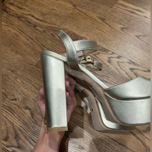 STUART WEITZMAN - RYDER 95 PLATFORM HEEL - GOLD - Picture 6 of 16